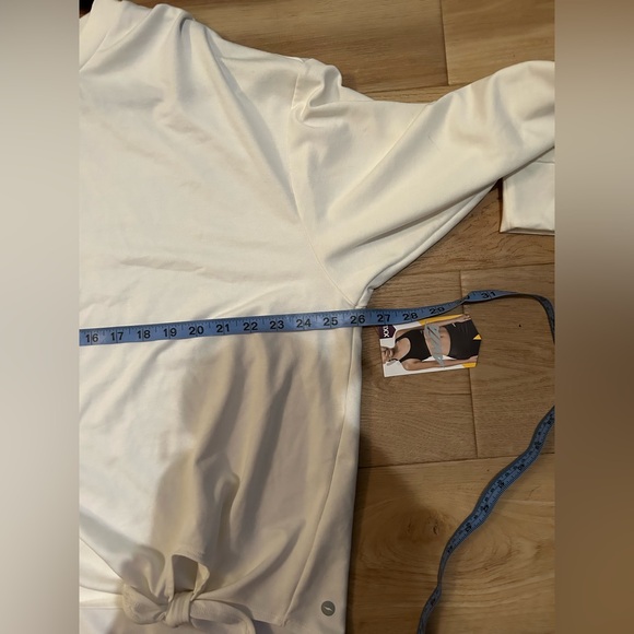 NWT Avia Women's Stylish Workout White Sweatshirt Size XXL - Picture 8 of 9